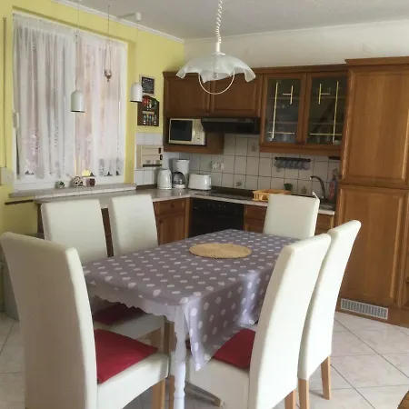 Sueti Nyaralo 度假居 *